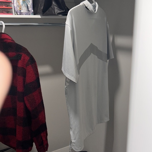 Nike Reflective dri-fit shirt - Picture 4 of 5